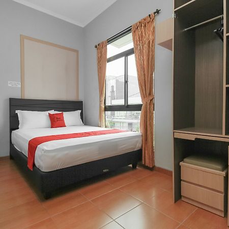 Готель Reddoorz Near Manggarai Station 2 Джакарта Екстер'єр фото