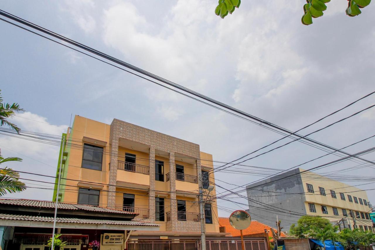 Готель Reddoorz Near Manggarai Station 2 Джакарта Екстер'єр фото