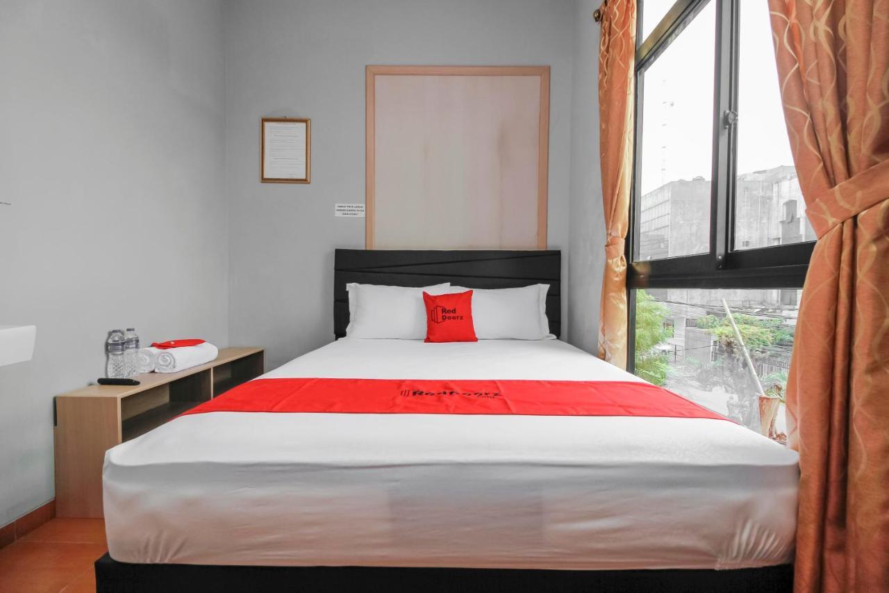 Готель Reddoorz Near Manggarai Station 2 Джакарта Екстер'єр фото