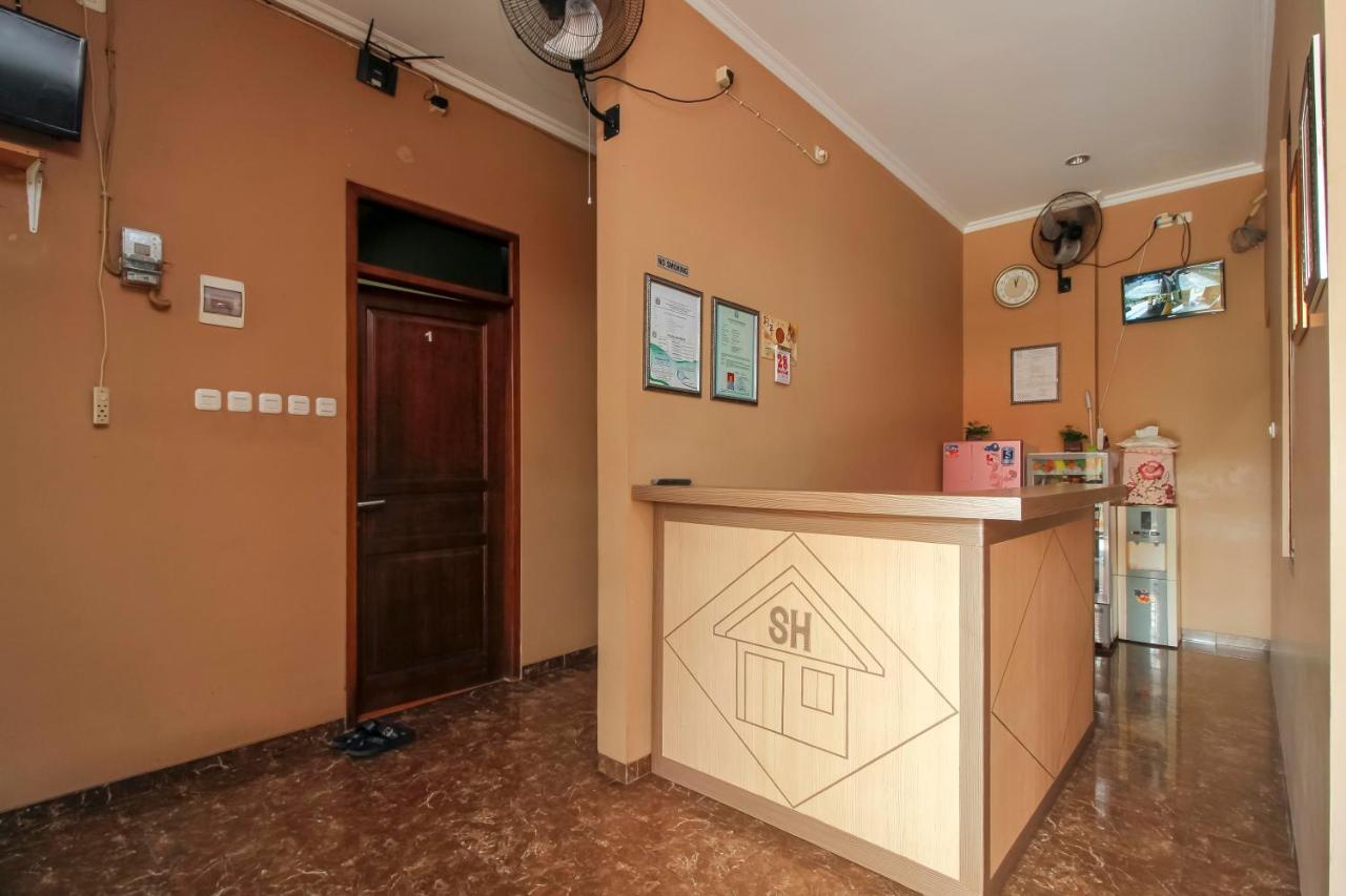 Готель Reddoorz Near Manggarai Station 2 Джакарта Екстер'єр фото