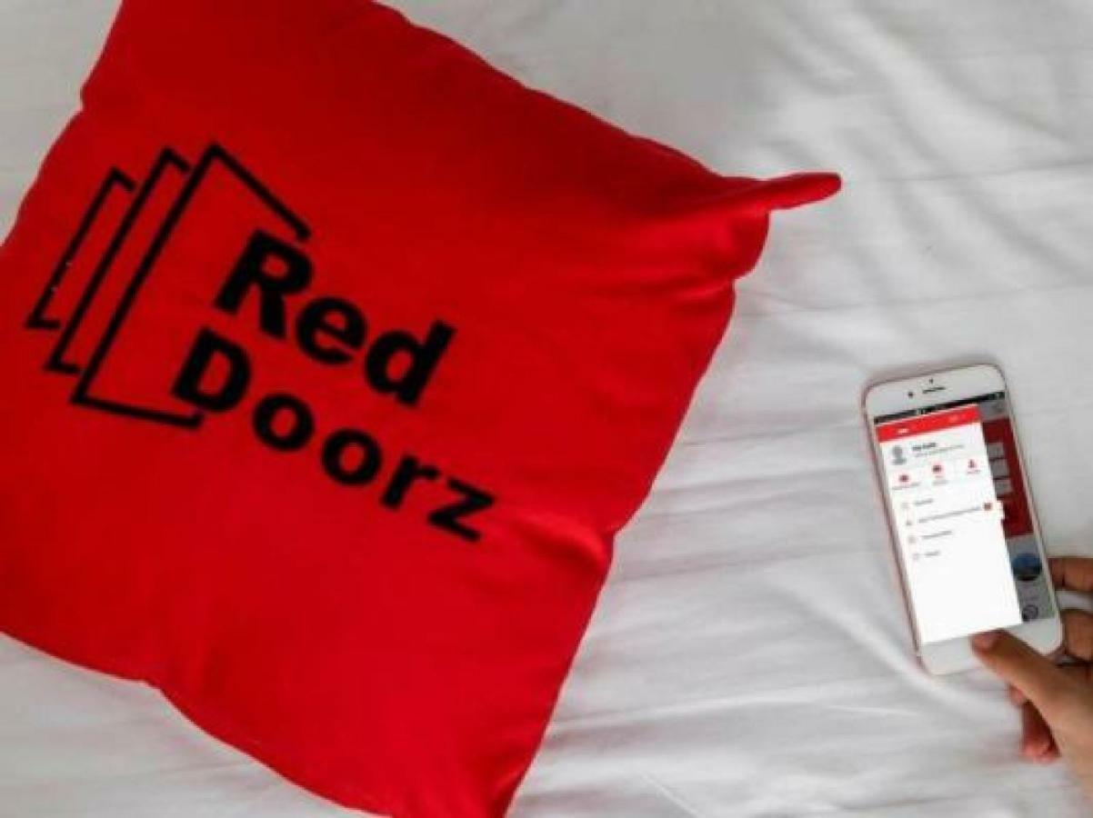 Готель Reddoorz Near Manggarai Station 2 Джакарта Екстер'єр фото